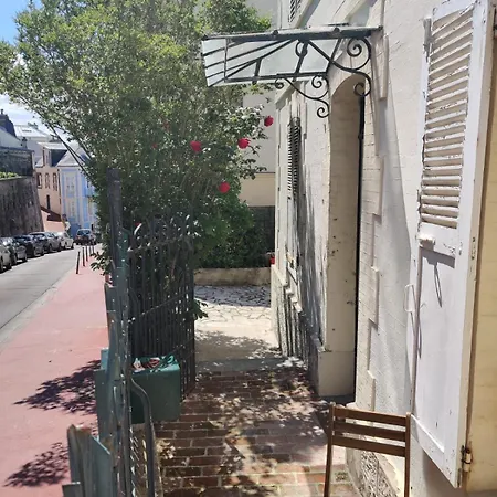 L'escale アパート *