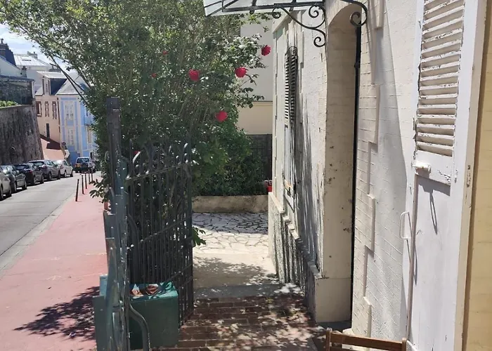 L'escale アパート *